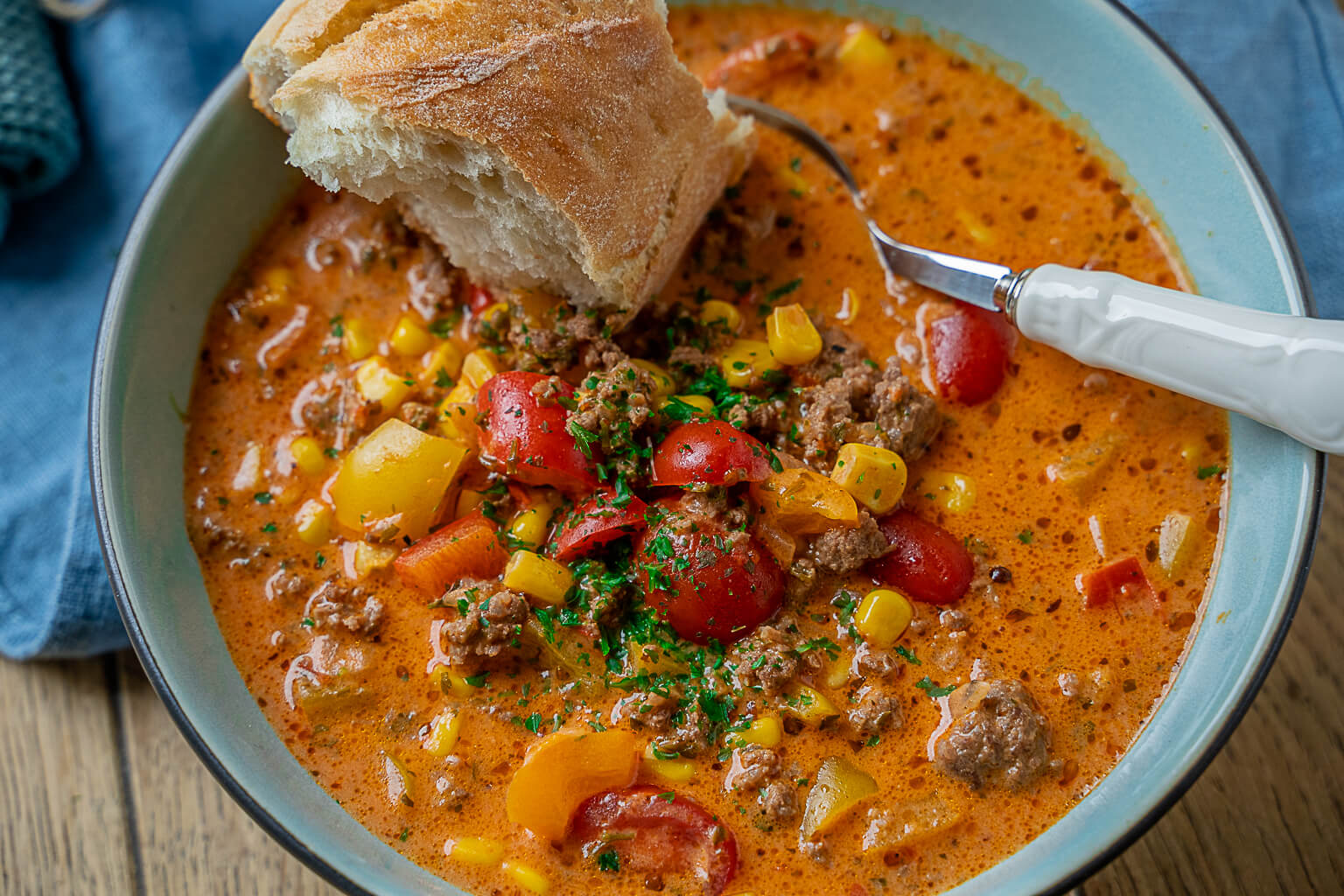 eine der leckersten Suppen, die ich kenne und die so satt machen. Das Rezept ist herrlich unkompliziert und die Suppe in unter 20 Minuten zubereitet.
