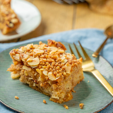 Saftig und fluffig - so schmeckt der perfekte Apfelkuchen vom Blech