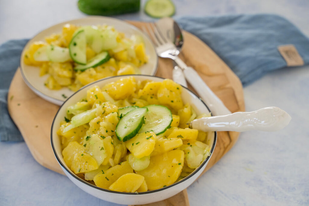 Kartoffelsalat mit Gurke - einfaches veganes Rezept für den Biergarten ... Kartoffelsalat mit Gurke - einfaches veganes Rezept für den Biergarten ...