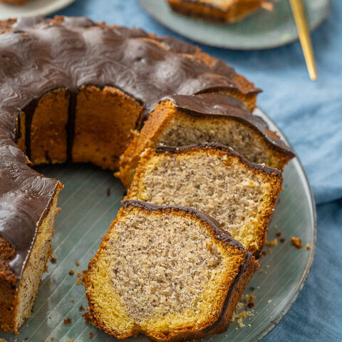 Saftiger Nuss Sandkuchen