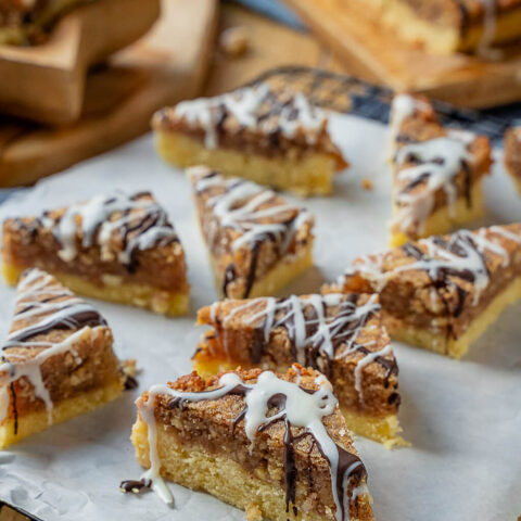 Super saftige Marzipan Nussecken