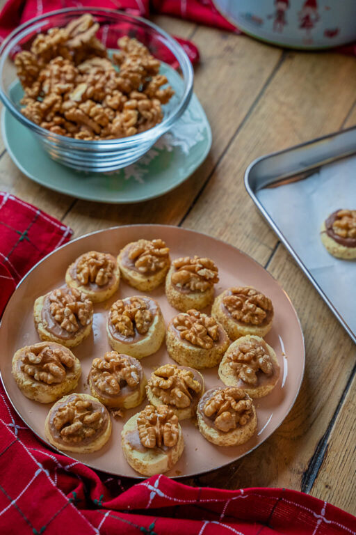 Walnusstaler Rezept - Leckere Nussplätzchen ohne Ausstechen Walnusstaler Rezept - Leckere Nussplätzchen ohne Ausstechen