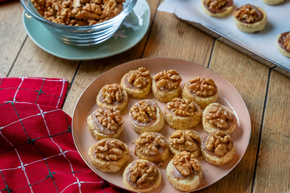 Walnusstaler Rezept - Leckere Nussplätzchen ohne Ausstechen Walnusstaler Rezept - Leckere Nussplätzchen ohne Ausstechen