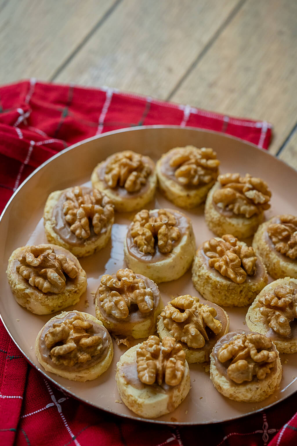 Walnusstaler Rezept - Leckere Nussplätzchen ohne Ausstechen Walnusstaler Rezept - Leckere Nussplätzchen ohne Ausstechen