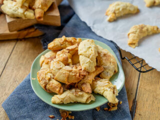 Leckere Zimthörnchen - Buttergebäck aus Mürbeteig mit Zimt und Zucker