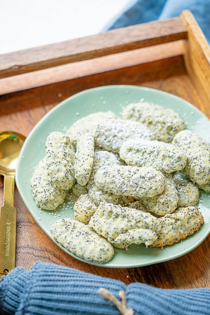 Mohnstangen mit der Gebäckpresse