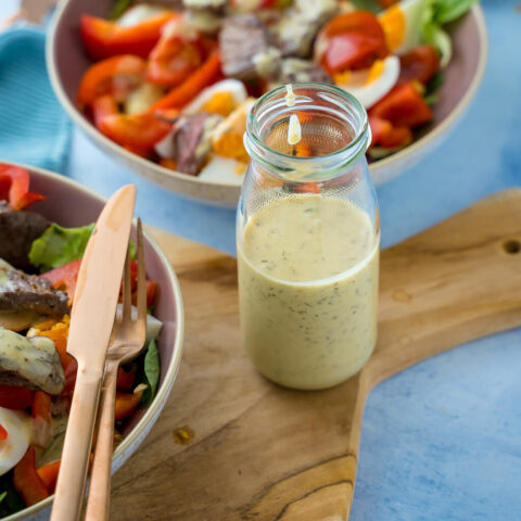Salat mit Rindfleischstreifen und Knaller Honig Senf Sauce