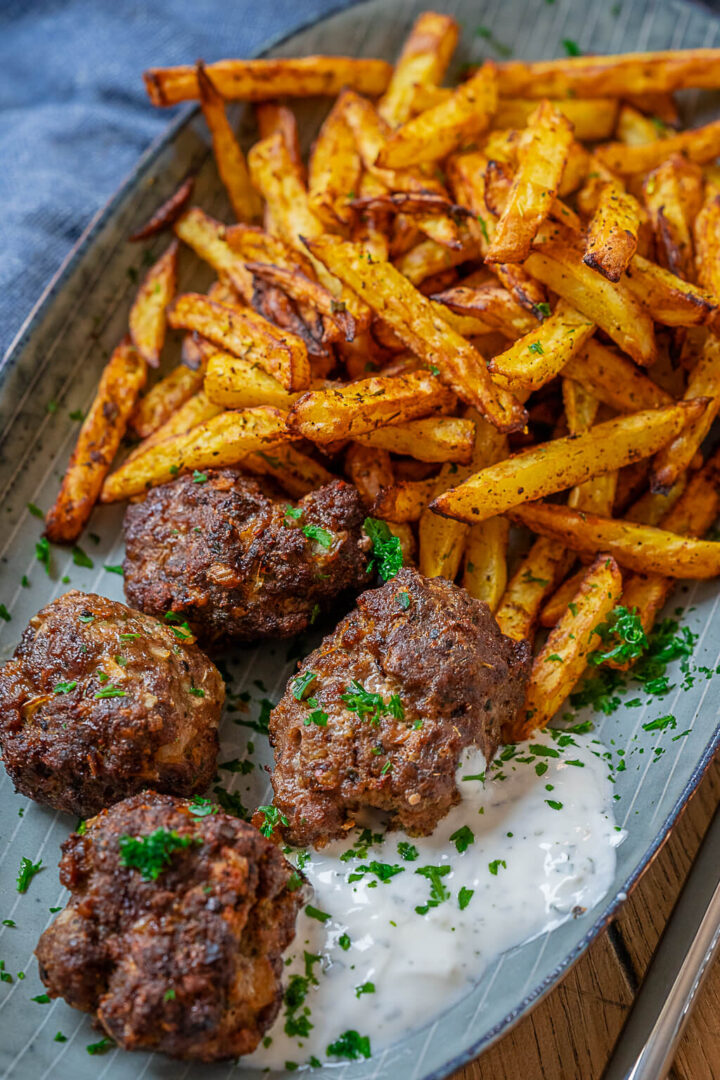 Saftige Frikadellen wie bei Mama selber braten - Einfach Malene Saftige Frikadellen wie bei Mama selber braten - Einfach Malene