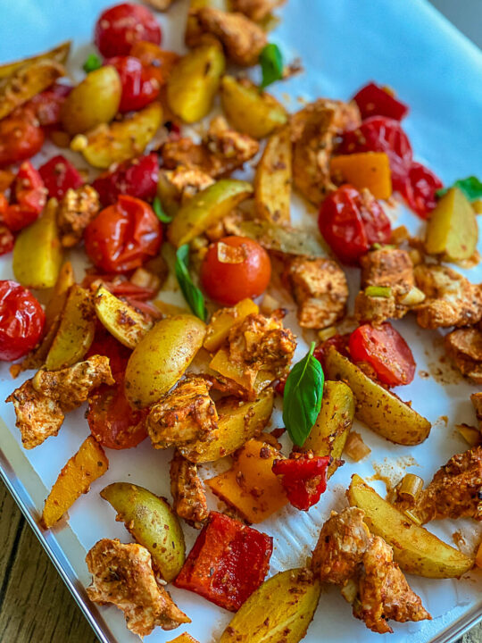 Schnelles Ofengemüse mit 6 Zutaten - Pesto Hähnchen mit Paprika ...