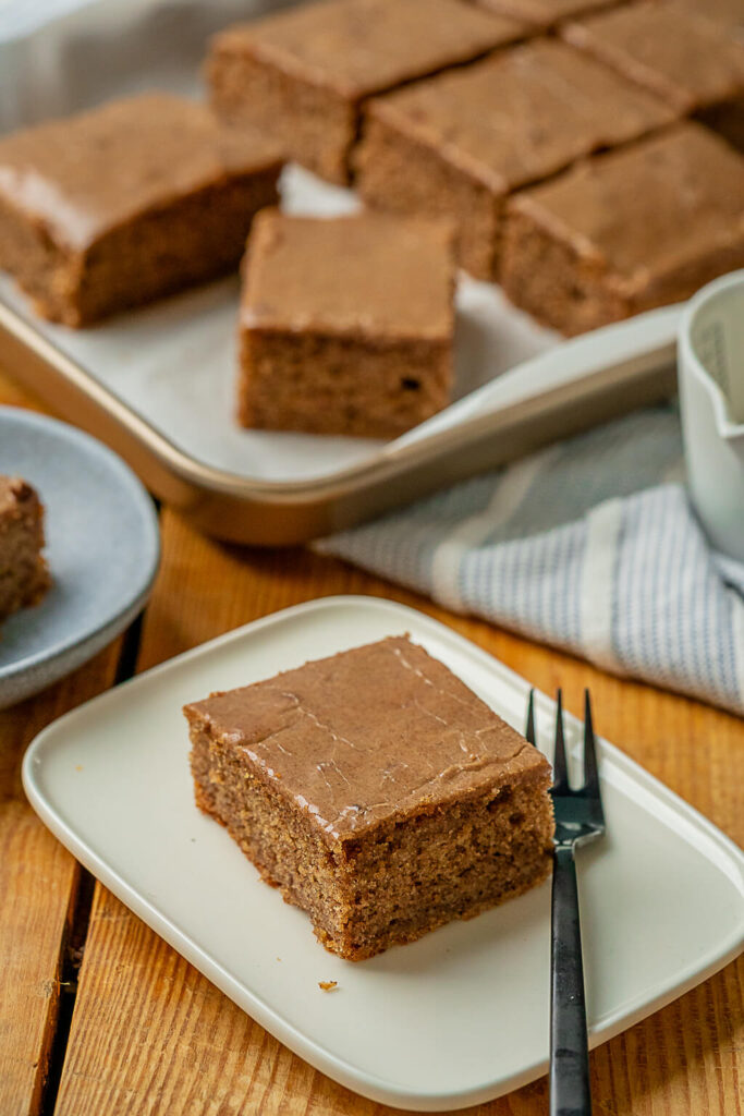 Saftiger Kuchen mit viel Zimt und Zimt Glasur