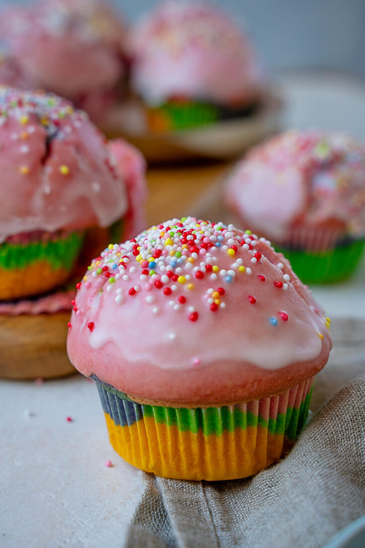 Diese leckeren Regenbogen Muffins bringen Kinderaugen zum Leuchten ...