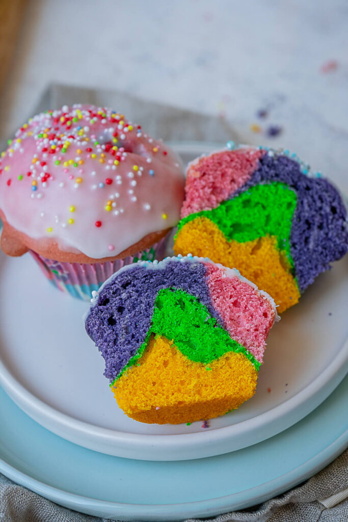 Regenbogen Muffins, wunderschöne Muffins für Kinder