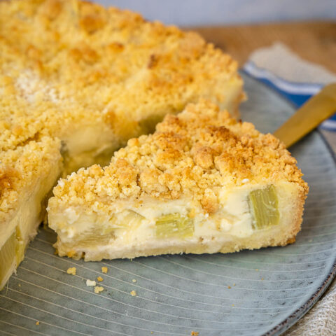 Köstlicher Rhabarber Pudding Streuselkuchen
