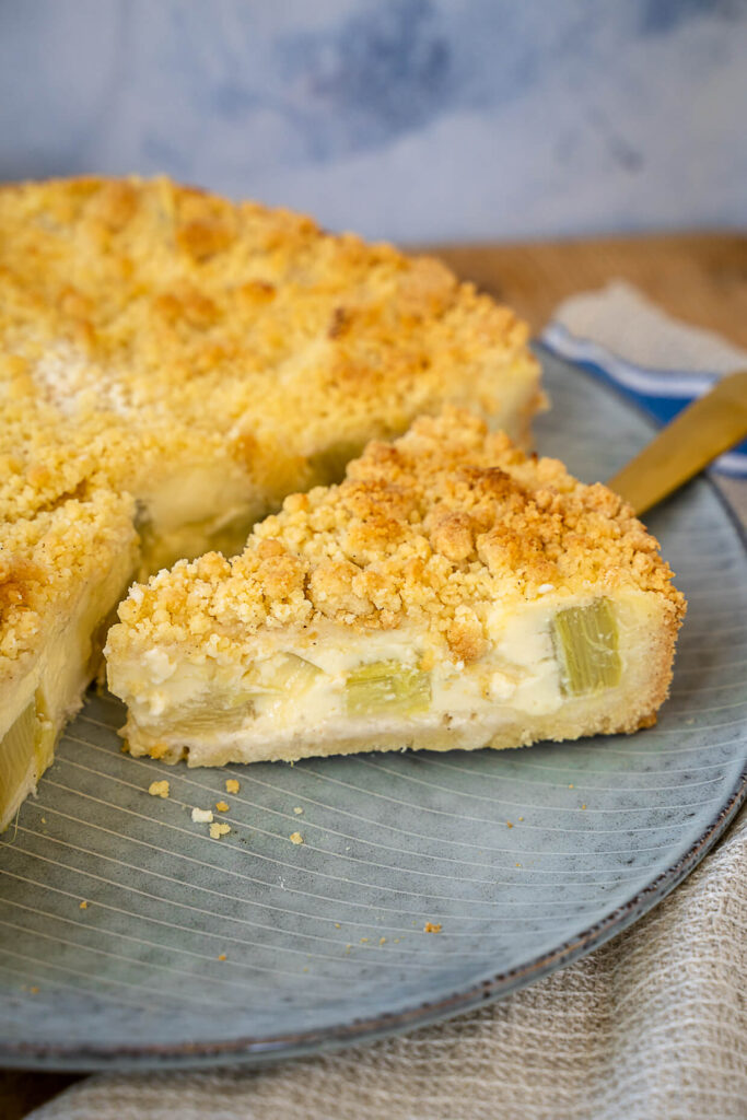 Köstlicher Rhabarber Pudding Streuselkuchen