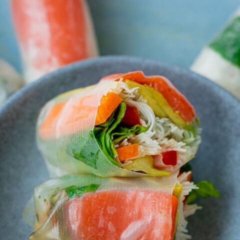 Sommerrollen mit Lachs und Honig Senf Sauce