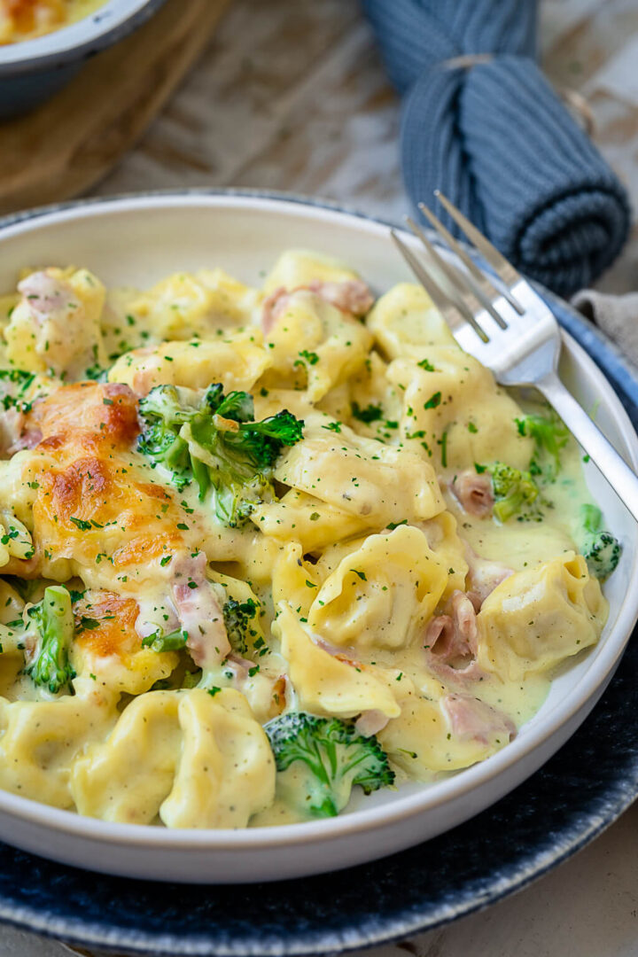 Tortellini Auflauf in Sahnesoße: Schnell und lecker