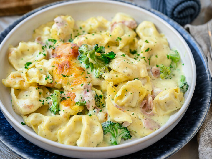 Tortellini Auflauf in cremiger Sahne Sauce – schnelle Käse Ofen-Tortellini