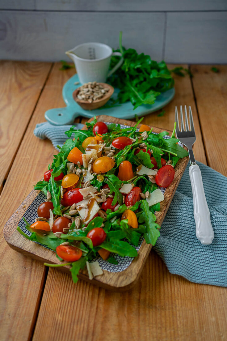 Rucola Salat mit Tomaten und Balsamico Dresssing - Einfach Malene