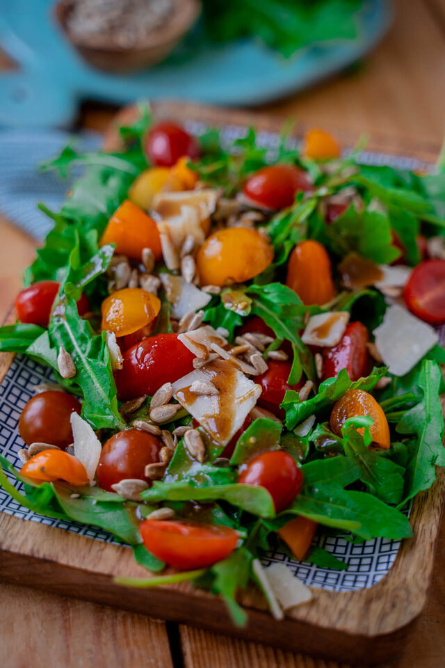 Rucola Salat mit Tomaten und Balsamico Dresssing - Einfach Malene