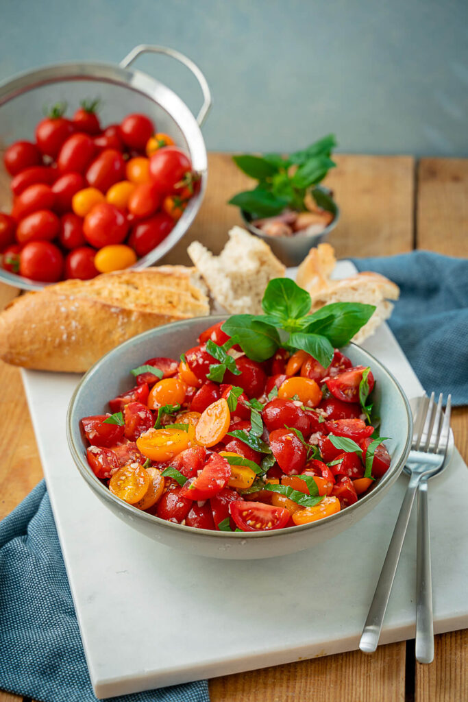 Super leckerer Sommersalat mit Tomaten 