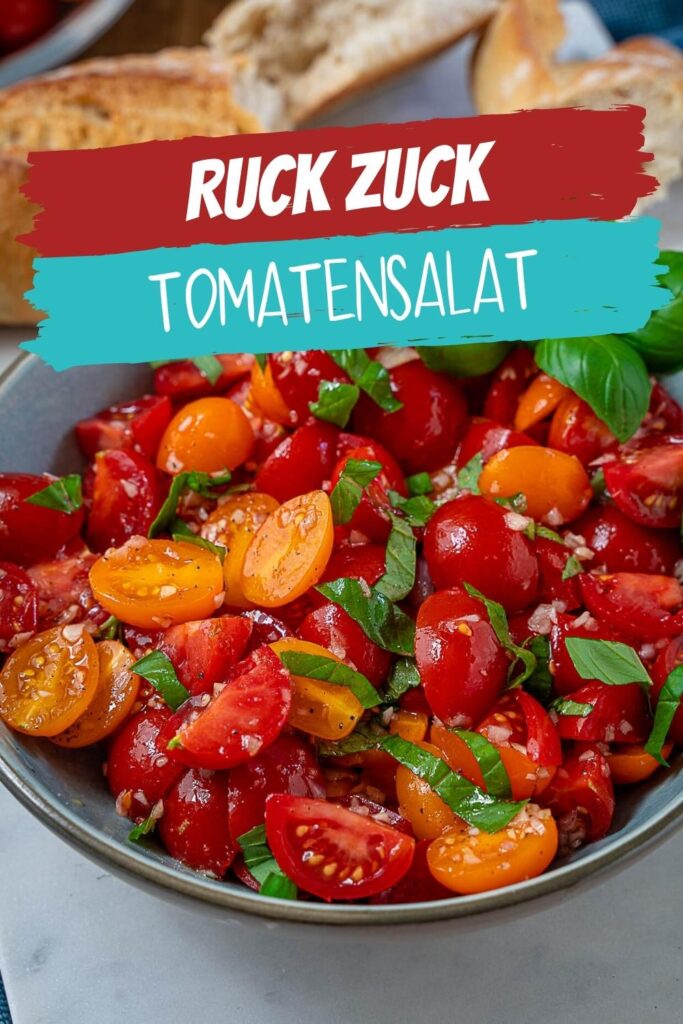 Köstlicher Tomatensalat mit Balsamico Dressing und frischem Basilikum - ruckzuck fertig in nur 10 Minuten.