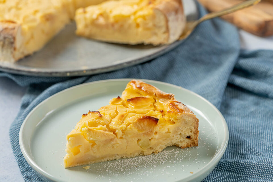 Cremiger Quark Apfelkuchen - einfach &amp; mega lecker - Einfach Malene