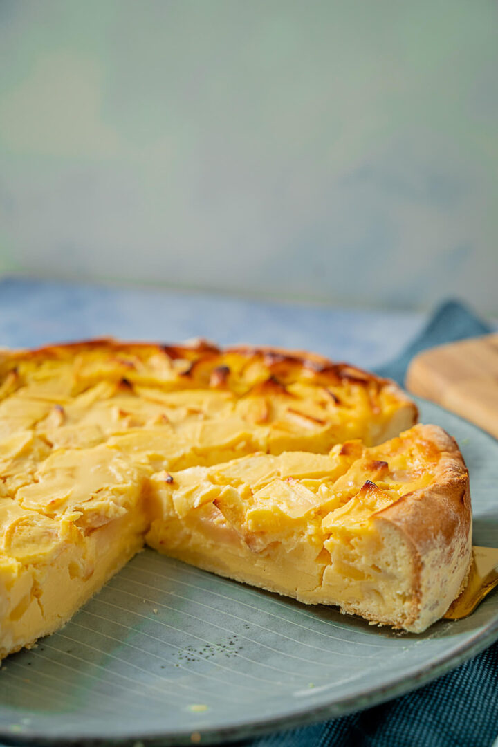 Cremiger Quark Apfelkuchen - einfach &amp; mega lecker - Einfach Malene