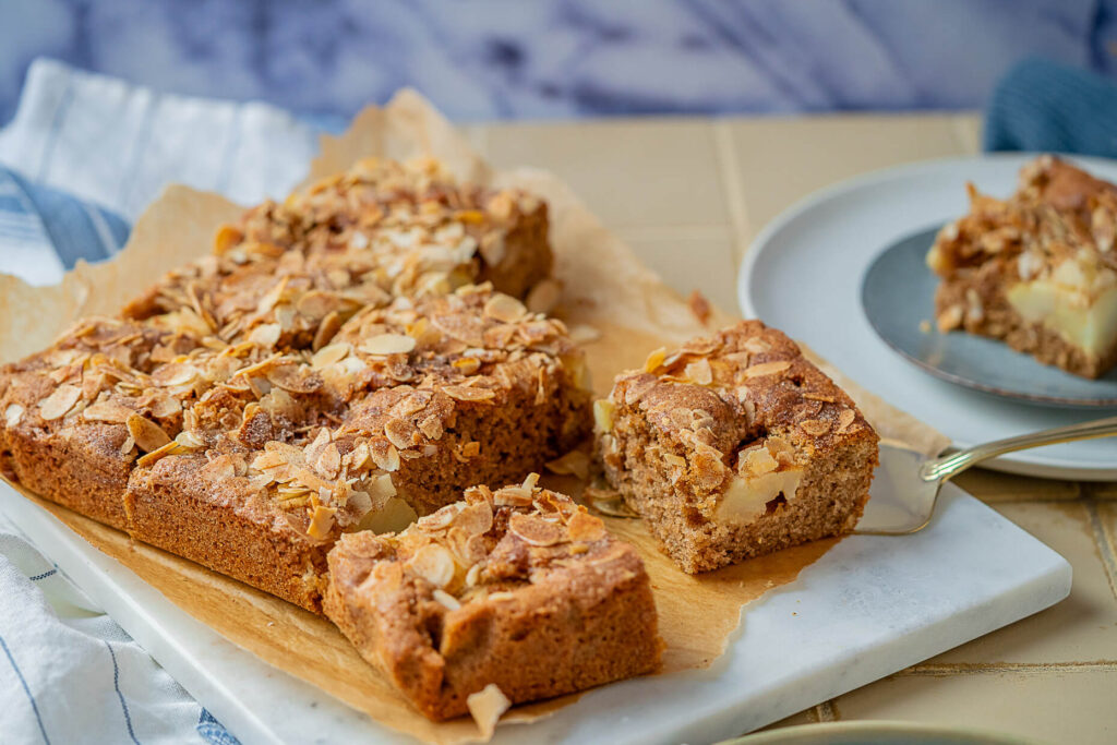 Versunkener Apfelkuchen - super saftig mit Zimt & Mandeln - Einfach Malene Versunkener Apfelkuchen - super saftig mit Zimt & Mandeln - Einfach Malene