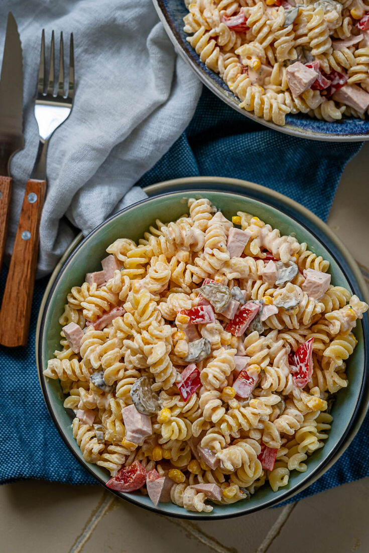 Leckerer Nudelsalat - das perfekte 20 Minuten Rezept (auch vegan ... Leckerer Nudelsalat - das perfekte 20 Minuten Rezept (auch vegan ...