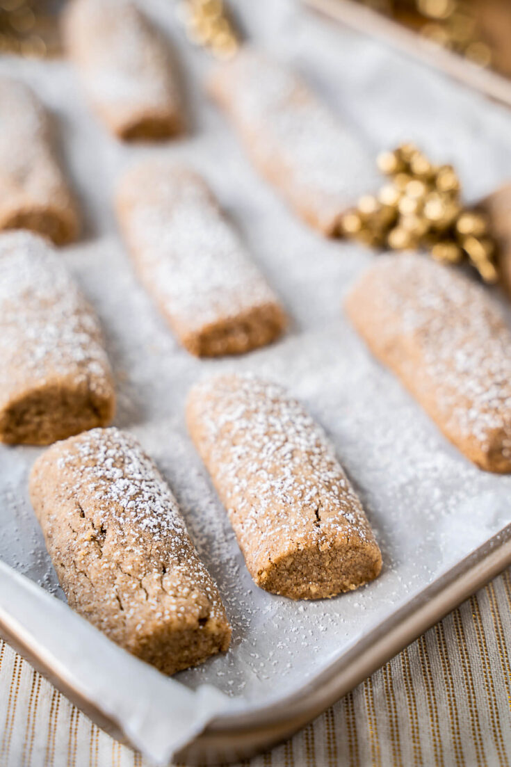 Zimtstangen - unkompliziertes Buttergebäck mit Macadamianüssen ... Zimtstangen - unkompliziertes Buttergebäck mit Macadamianüssen ...