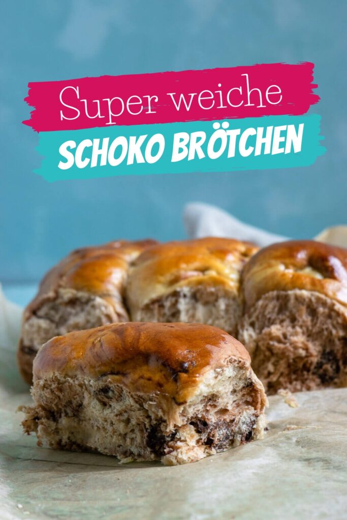 Diese Schokoladen Brötchen aus Briocheteig sind fluffig, schmecken mega lecker und sind super easy selbst zu backen. Perfekt auch für den Thermomix.