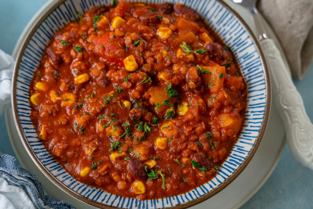 Chili sin Carne - vegetarisches Chili mit roten Linsen - Einfach Malene