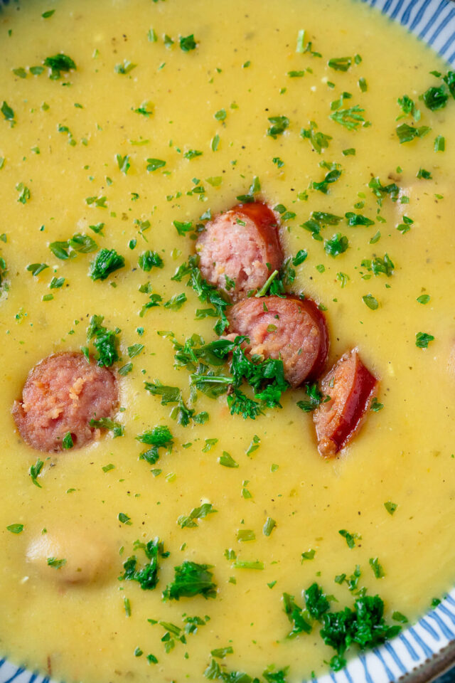 Kartoffelcremesuppe mit Mettenden -würzig, lecker & einfach zu kochen ... Kartoffelcremesuppe mit Mettenden -würzig, lecker & einfach zu kochen ...