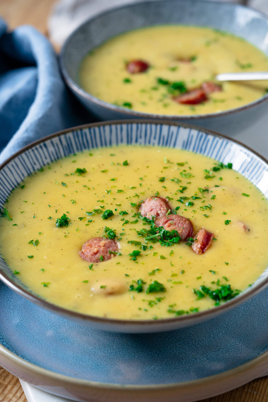 Kartoffelcremesuppe mit Mettenden -würzig, lecker & einfach zu kochen ... Kartoffelcremesuppe mit Mettenden -würzig, lecker & einfach zu kochen ...