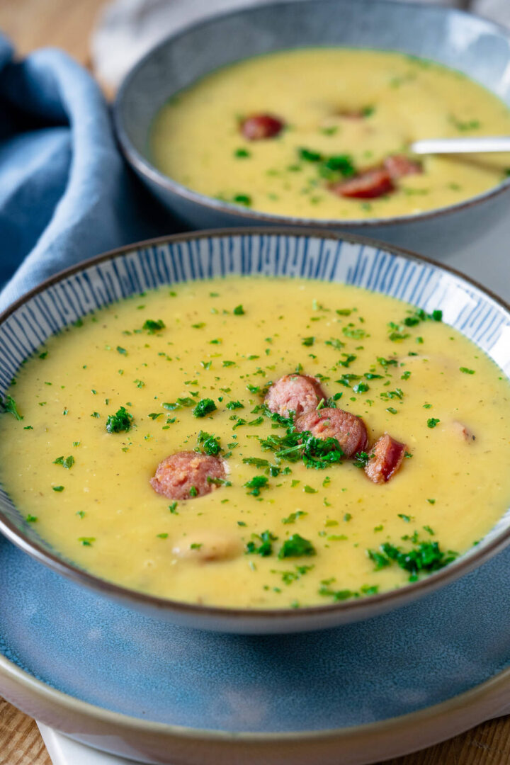Kartoffelcremesuppe mit Mettenden -würzig, lecker & einfach zu kochen ... Kartoffelcremesuppe mit Mettenden -würzig, lecker & einfach zu kochen ...