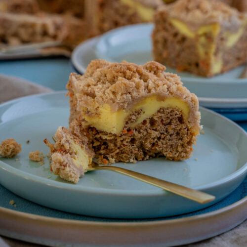 Karotten-Käsekuchen mit Zimtstreuseln