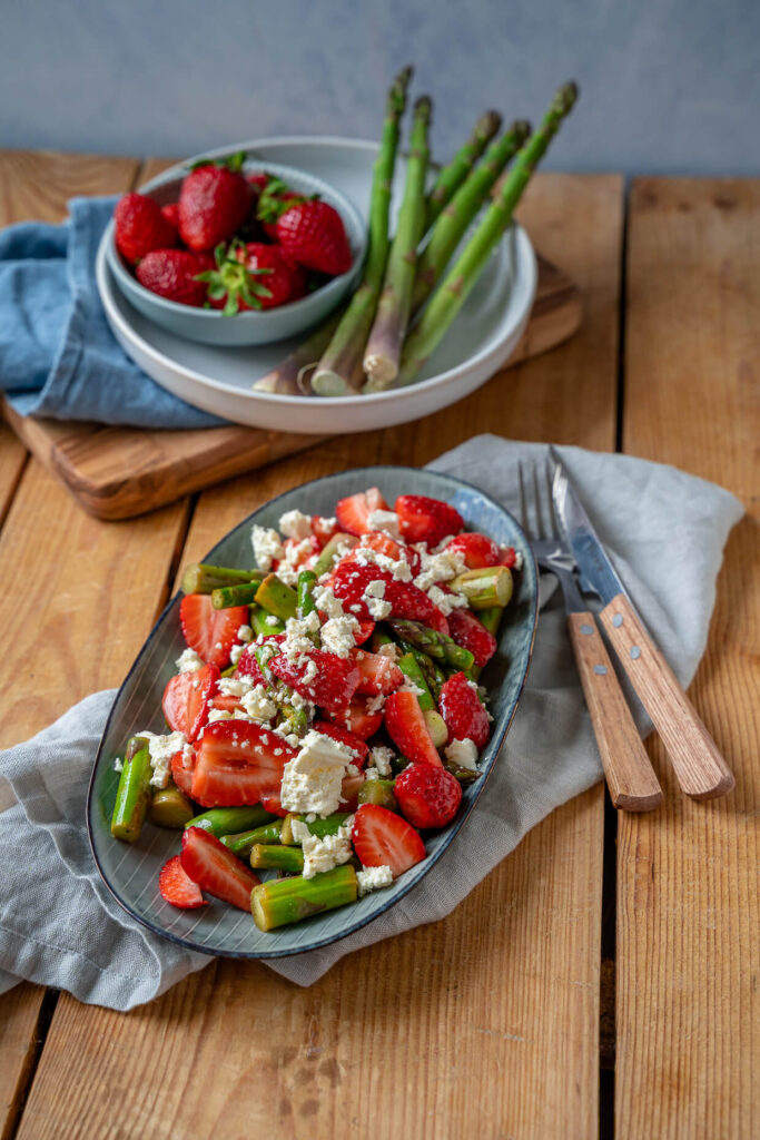 Spargel Salat Rezept mit Erdbeeren