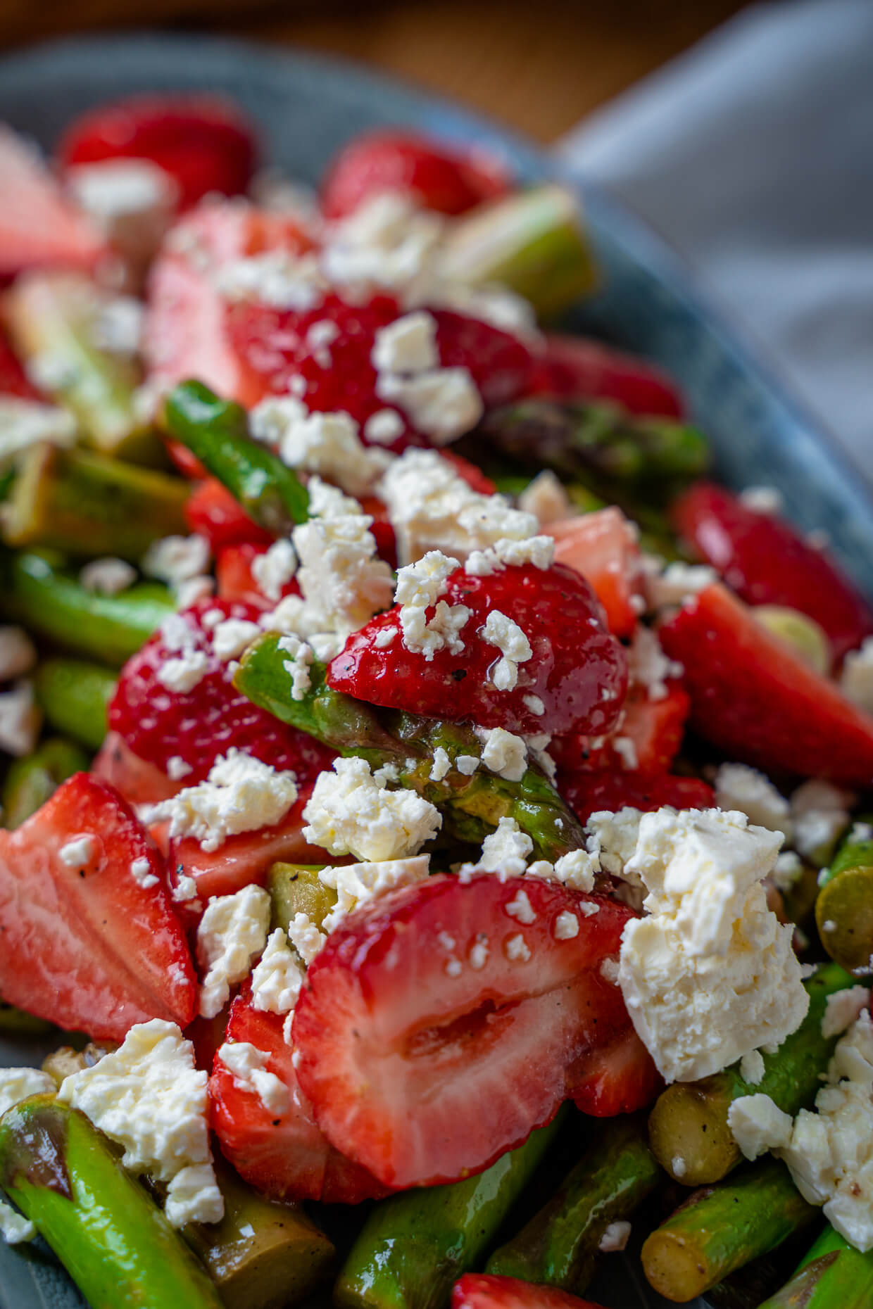 Grüner Spargelsalat mit Erdbeeren und Feta - Einfach Malene Grüner Spargelsalat mit Erdbeeren und Feta - Einfach Malene