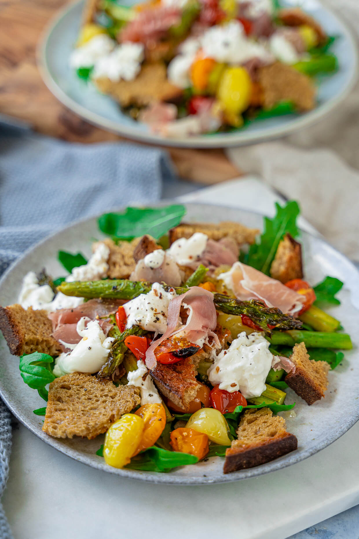 Panzanella-Salat – klassischer italienischer Brotsalat