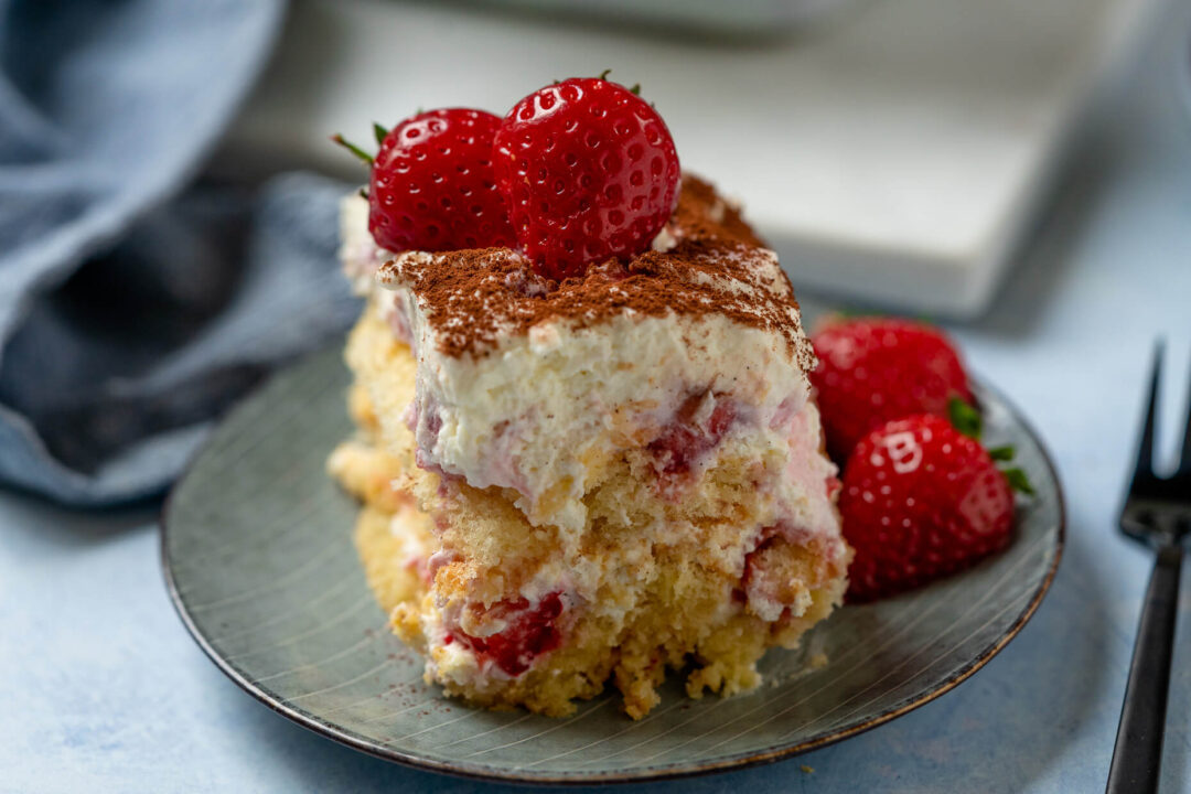 Erdbeer Tiramisu - einfaches Sommer-Dessert mit Mascarpone und Quark ...