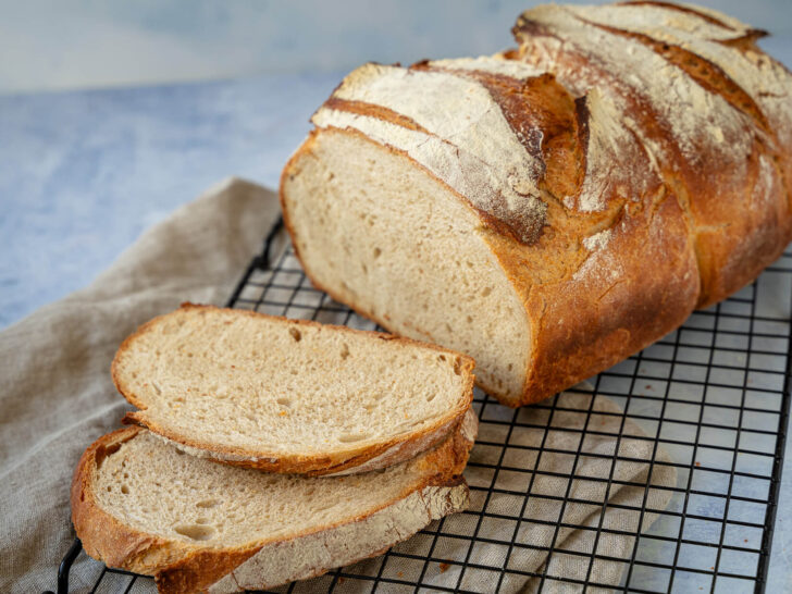 Joghurtkruste – Einfaches Krustenbrot backen, das frisch bleibt (auch vegan möglich)