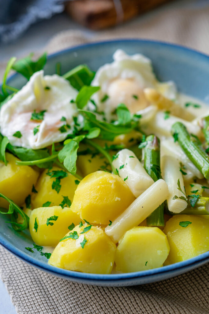 Spargelragout mit weißen und grünem Spargel