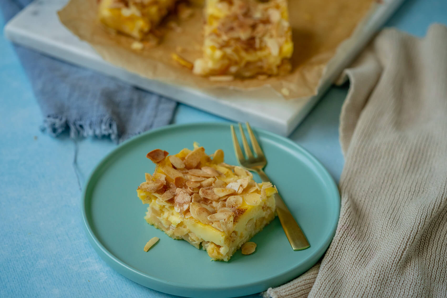 Super leckerer Apfelkuchen mit Mandeln und Schmand