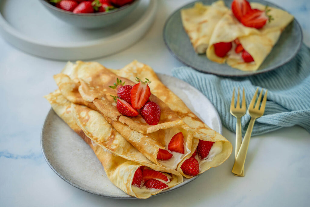 Crêpes mit Quarkcreme & Erdbeeren - tolles Rezept 