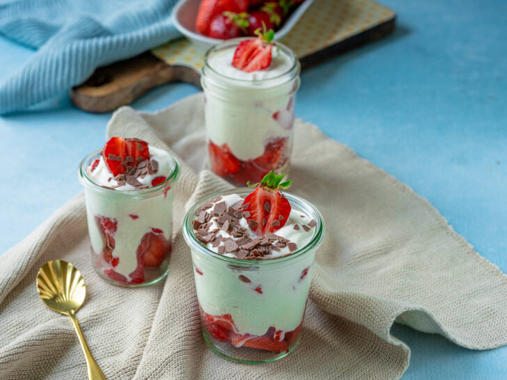Quarkspeise mit Erdbeeren im Glas – Rezept für Quark mit Erdbeeren – mega lecker & schnell gemacht