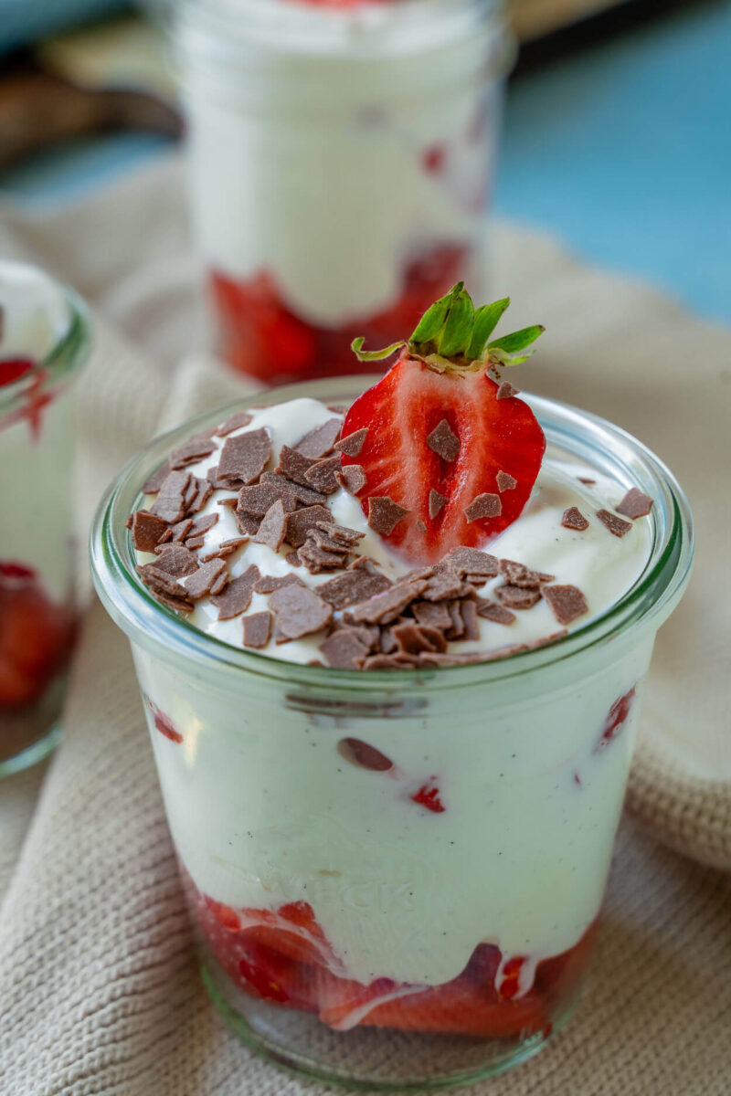 Quarkspeise mit Erdbeeren - Erdbeerquark Rezept - lecker schnell