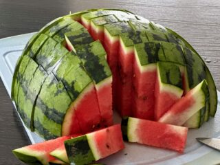 Wassermelonen Sticks schneiden