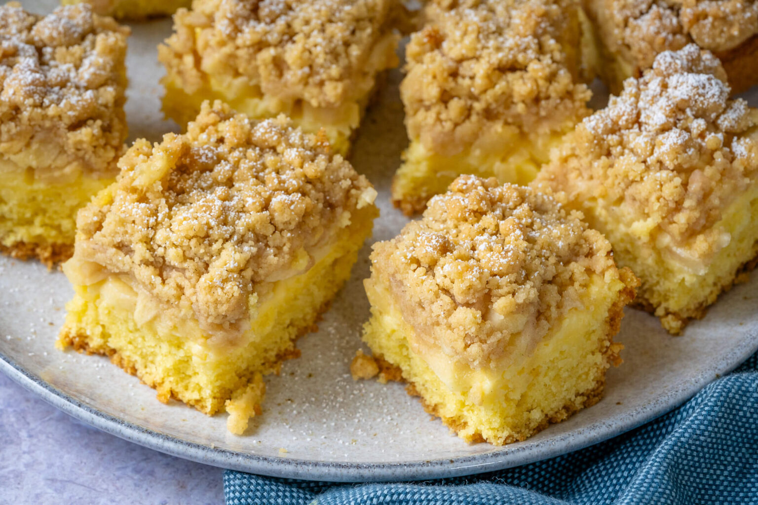 Apfelkuchen Rezepte – einfach, saftig &amp; lecker backen