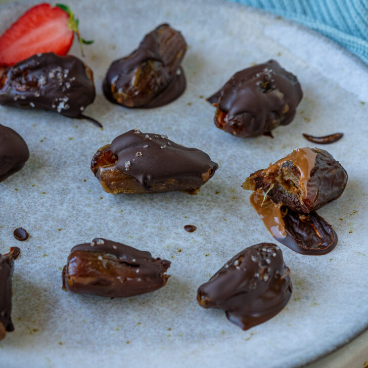 Datteln gefüllt mit Mandelmus - mit Schokolade - extrem lecker
