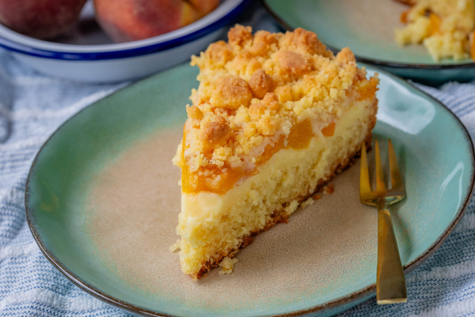 Pfirsichkuchen mit Pudding &amp; Streuseln – so einfach geht’s!